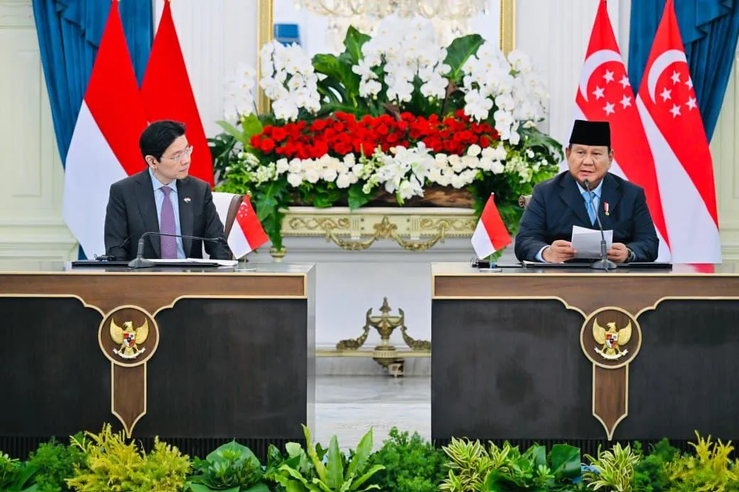 Presiden Prabowo dalam pernyataan pers bersama pada Leader’s Retreat dengan Perdana Menteri Singapura Lawrence Wong.