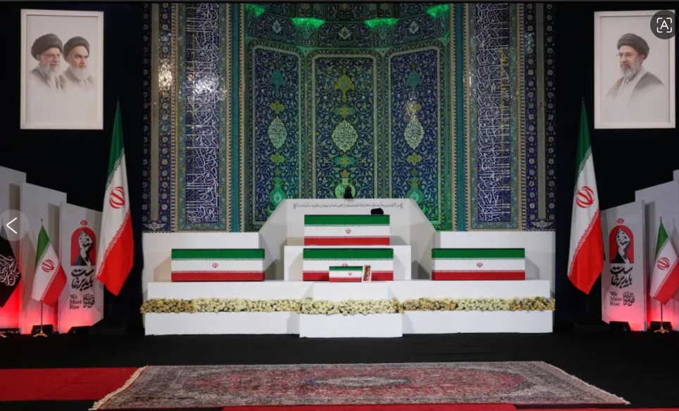 Peti jenazah Ayatullah Ali Khamenei bersama para keluarganya yang syahid akibat serangan AS/Israel.