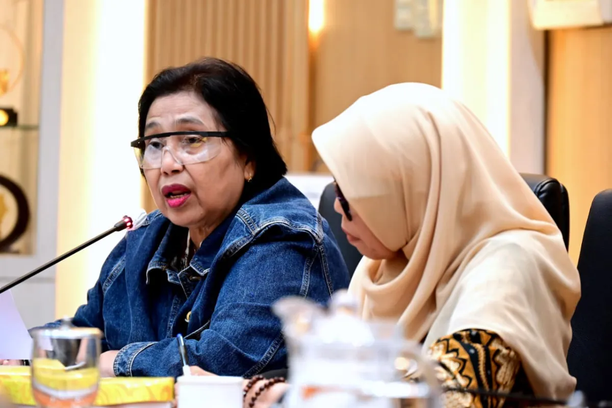 Anggota Komisi IX DPR RI Irma Suryani dalam Rapat Kerja Komisi IX DPR RI bersama Menteri Pelindungan Pekerja Migran Indonesia/Kepala BP2MI di Gedung Nusantara I, Kompleks Parlemen, Senayan.