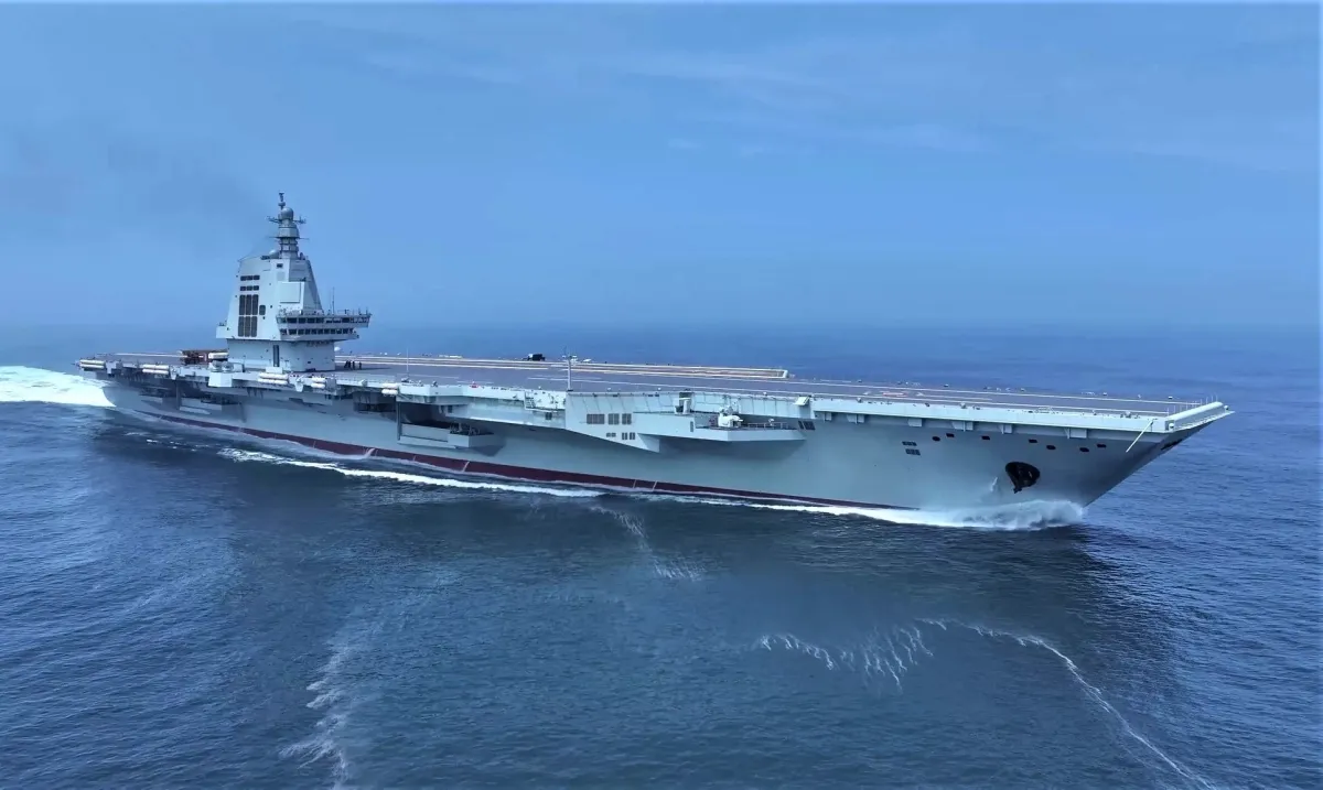 Kapal induk Type 003 Fujian milik China.