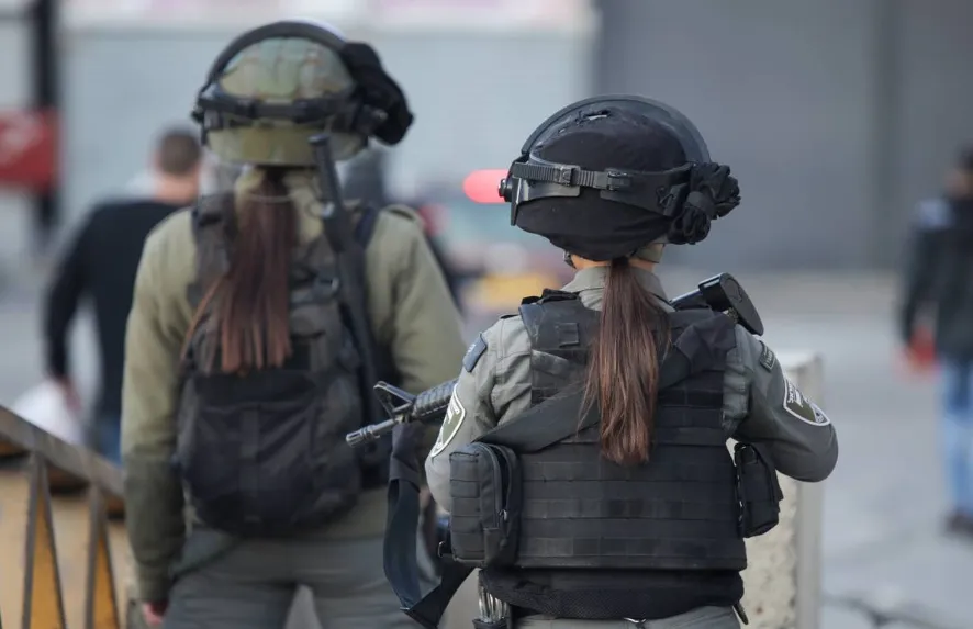 Tentara wanita Zionis Israel.