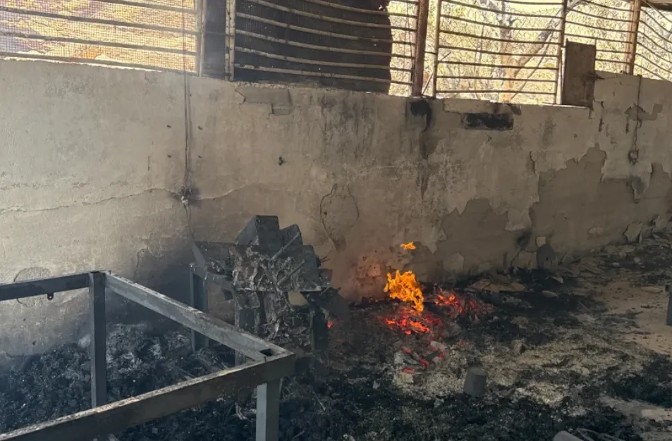 Rumah dan  bangunan warga Palestina yang dibakar oleh pemukim Zionis Yahudi Israel.