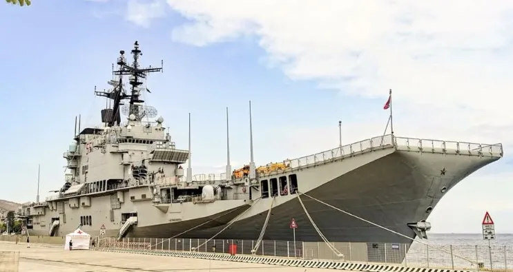 Kapal induk Giuseppe Garibaldi.