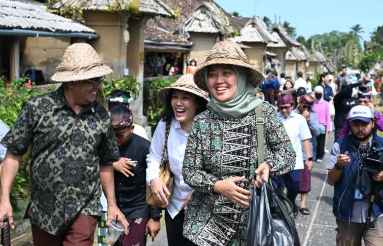 Wakil Ketua Komisi VII DPR RI, Chusnunia Chalim saat Kunjungan Kerja Spesifik Komisi VII DPR RI ke Desa Wisata Penglipuran, Bangli, Bali, Kamis (9/7/2026).