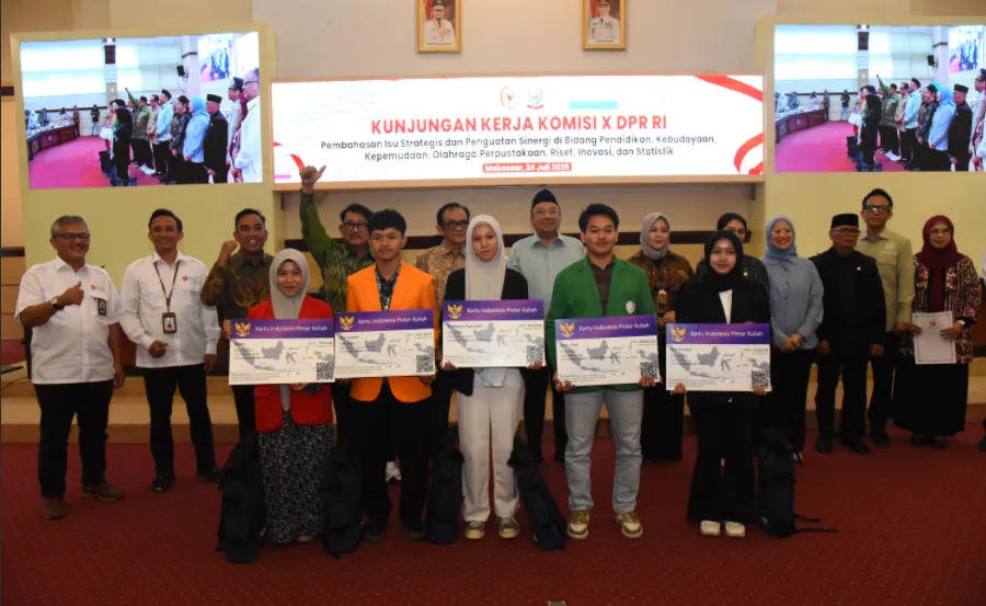 Wakil Ketua Komisi X DPR RI, Lalu Hadrian Irfani Bersama tim saat Kunjungan Kerja Reses Komisi X DPR RI Ke Kota Makassar, Provinsi Sulawesi Selatan, Jumat (24/07/2026).