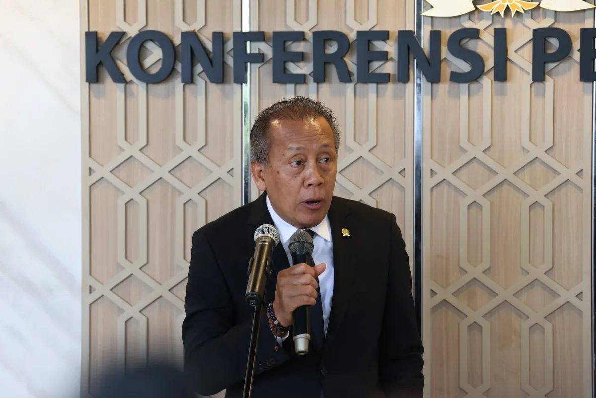 Wakil Ketua DPR RI Saan Mustopa dalam konferensi pers usai Paripurna DPR RI Ke-25 Masa Persidangan V Tahun Sidang 2025-2026, di Gedung DPR RI, Senayan, Jakarta, Selasa (14/7/2026).