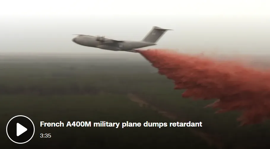 Prancis menggunakan bantuan pesawat militer A400M untuk memadamkan kebakaran hutan.