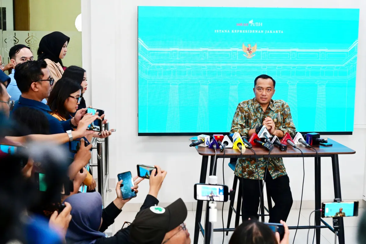 Menteri Sekretaris Negara (Mensesneg) Prasetyo Hadi kepada awak media di Kompleks Istana Kepresidenan Jakarta.