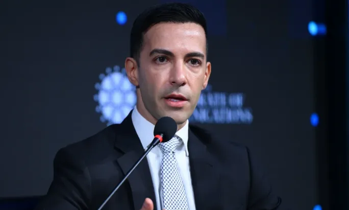 Dr. Ali Vaez, direktur proyek Iran dan penasihat senior di International Crisis Group, menghadiri panel di KTT STRATCOM 2026 di Istanbul, Turki.