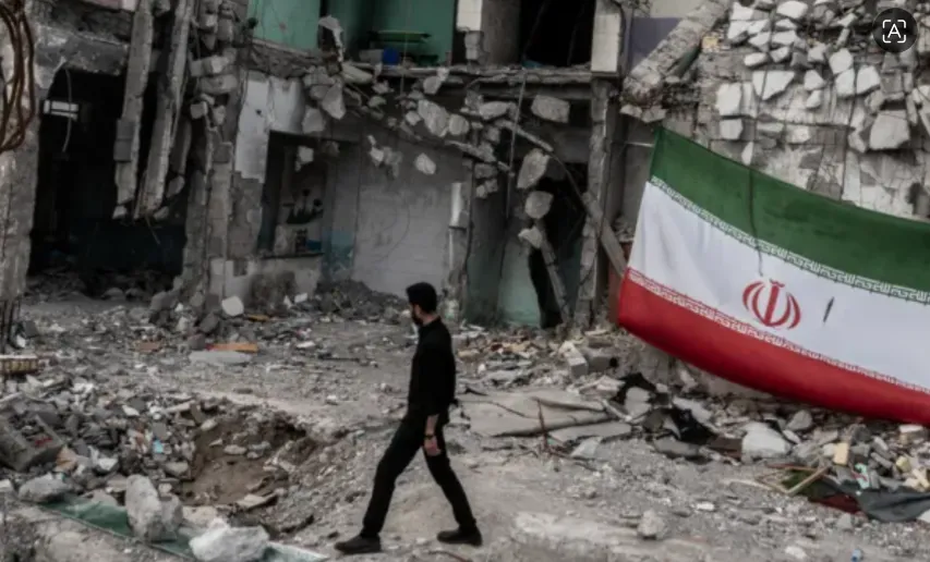 Sisa-sisa Sekolah Dasar Shajarat al-Tayyiba, yang dibom pada 28 Februari 2026 dan mengakibatkan kematian 168 siswa di kota Minab, Iran.