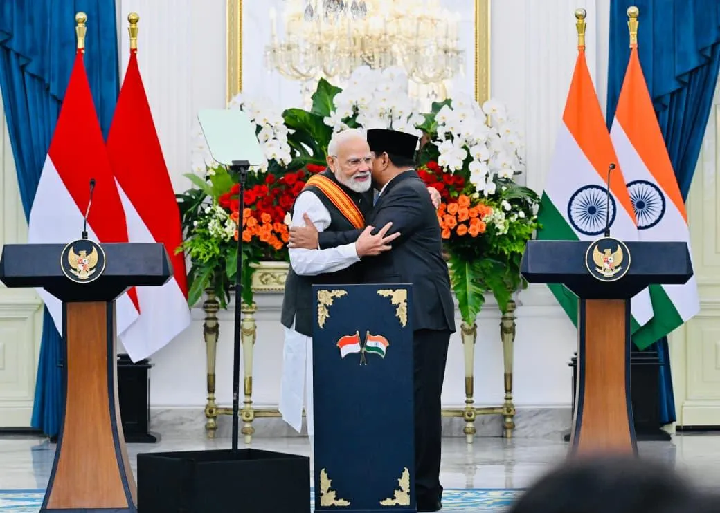 Keakraban PM Narendra Modi dan Presiden Prabowo.