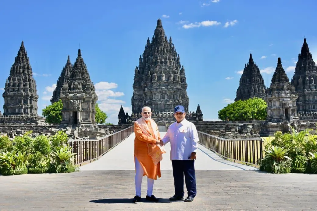 Presiden Prabowo Subianto bersama Perdana Menteri (PM) India Narendra Modi mengunjungi Kompleks Candi Prambanan.