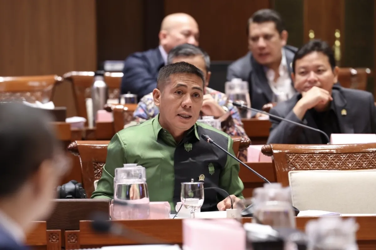 Anggota Komisi I DPR RI Syamsu Rizal, dalam Rapat Kerja Komisi I DPR RI bersama Menteri Luar Negeri, Menteri Pertahanan, dan Menteri Hukum RI di Gedung Nusantara II.
