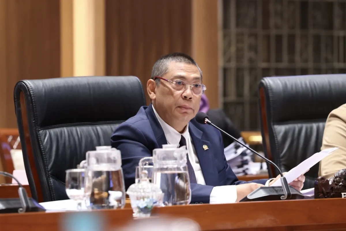 Ketua Komisi I DPR RI Utut Adianto, saat memimpin rapat kerja Komisi I DPR RI bersama Kementerian Pertahanan, Kementerian Luar Negeri, dan Kementerian Hukum.