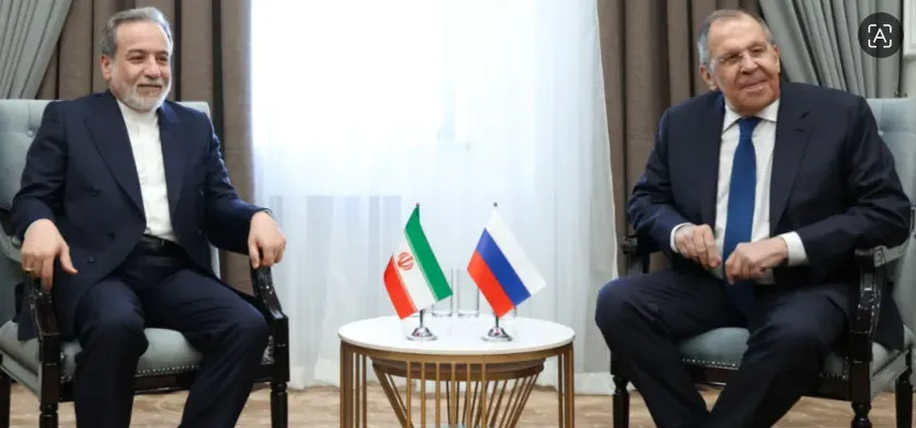 Menteri Luar Negeri Rusia Sergey Lavrov bertemu dengan Menteri Luar Negeri Iran Abbas Araghchi di kota resor Cholpon-Ata di Kirgistan untuk membahas meningkatnya ketegangan di kawasan Teluk pada 24 Juli 2026.