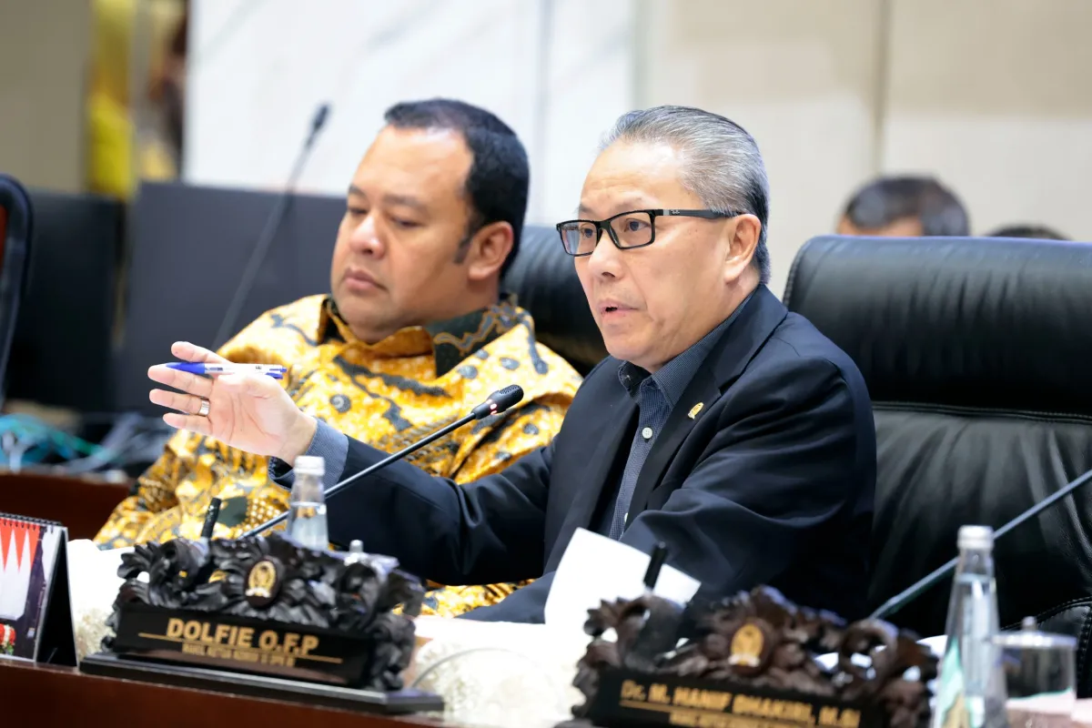 Wakil Ketua Komisi XI DPR RI Dolfie, dalam Rapat Kerja Komisi XI DPR RI bersama Menteri Keuangan dan Menteri PPN/Kepala Bappenas di Ruang Rapat Komisi XI DPR RI, Jakarta, Rabu (15/7/2026).