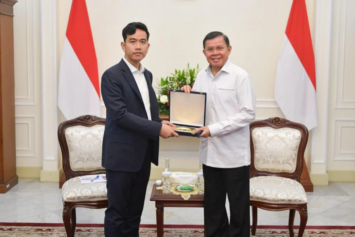 Wapres Gibran Rakabuming menerima audiensi Asosiasi Jaringan Beasiswa Indonesia (AJBI) di Istana Wakil Presiden, Jakarta Pusat.
