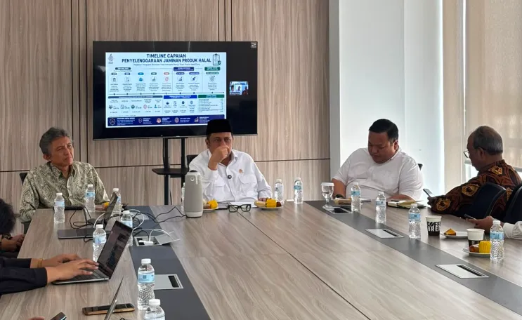 Diskusi publik bertema “Industri Halal: Masa Depan Industri dan Ekonomi Indonesia”.