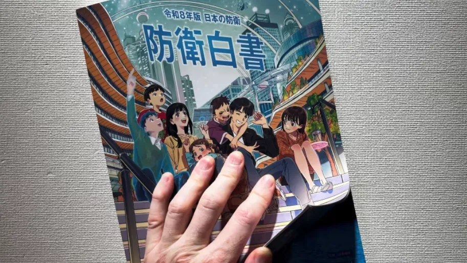 Salinan buku putih pertahanan terbaru Jepang dengan sampul bergaya anime yang dirilis pada 4 Agustus 2026.