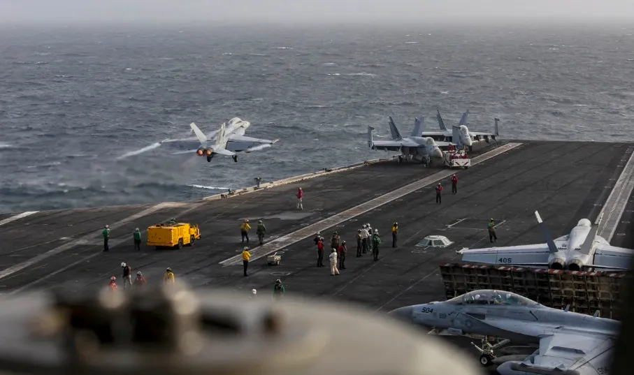 Kapal induk USS Abraham Lincoln.