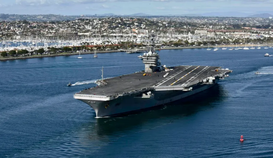 Kapal induk USS Theodore Roosevelt meninggalkan pangkalan induknya di San Diego pada 17 Januari 2020.