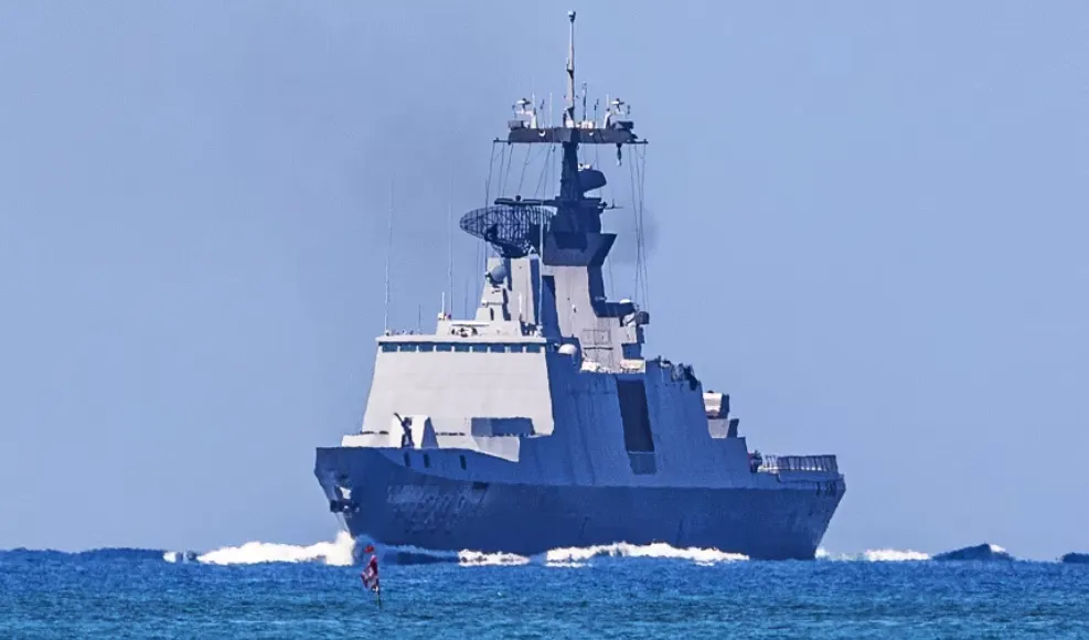 Sebuah fregat kelas Kang Ding angkatan laut Taiwan berlayar di perairan pesisir Kaohsiung selama manuver angkatan laut pada latihan militer tahunan Han Kuang di Kaohsiung, Taiwan, 5 Agustus 2026.