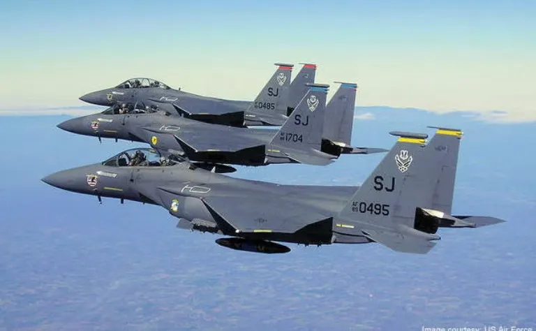 Pesawat tempur F-15 AS.