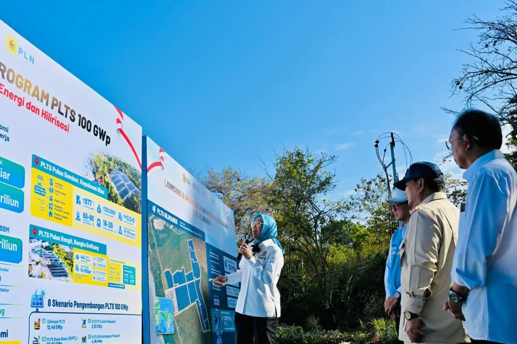 Peluncuran Program Pembangkit Listrik Tenaga Surya (PLTS) 100 gigawatt peak (GWp) di PLTS Site Gilimanuk, Kabupaten Jembrana, Provinsi Bali.