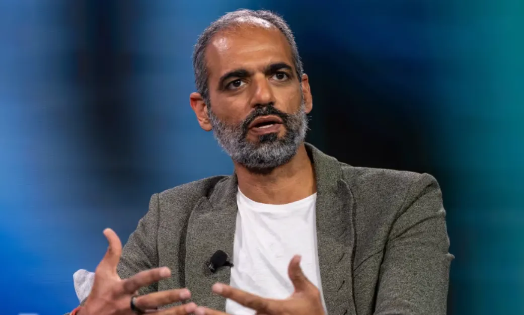Sameer Samat, presiden ekosistem Android Google, berbicara di sebuah konferensi teknologi di San Francisco, California, pada 4 Juni 2026.
