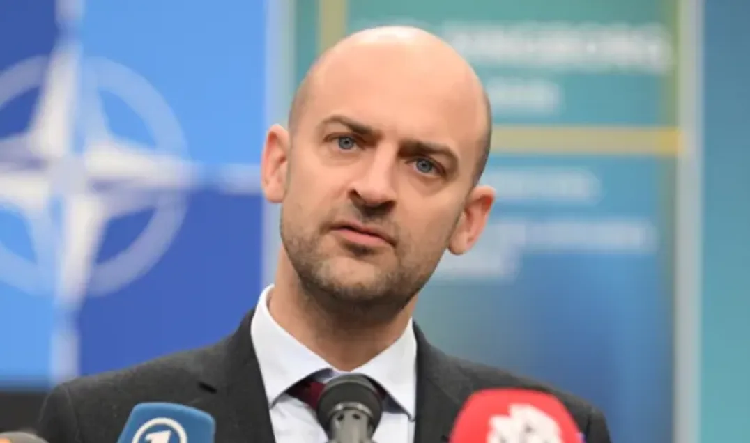 Menteri Luar Negeri Prancis Jean-Noel Barrot berbicara kepada pers menjelang Pertemuan Menteri Luar Negeri NATO di Helsingborg, Swedia, pada 22 Mei 2026.