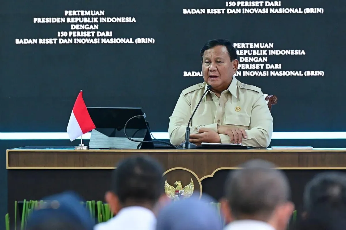 Presiden Prabowo memberi para periset Badan Riset dan Inovasi Nasional (BRIN) di Istana Kepresidenan Jakarta, Kamis.