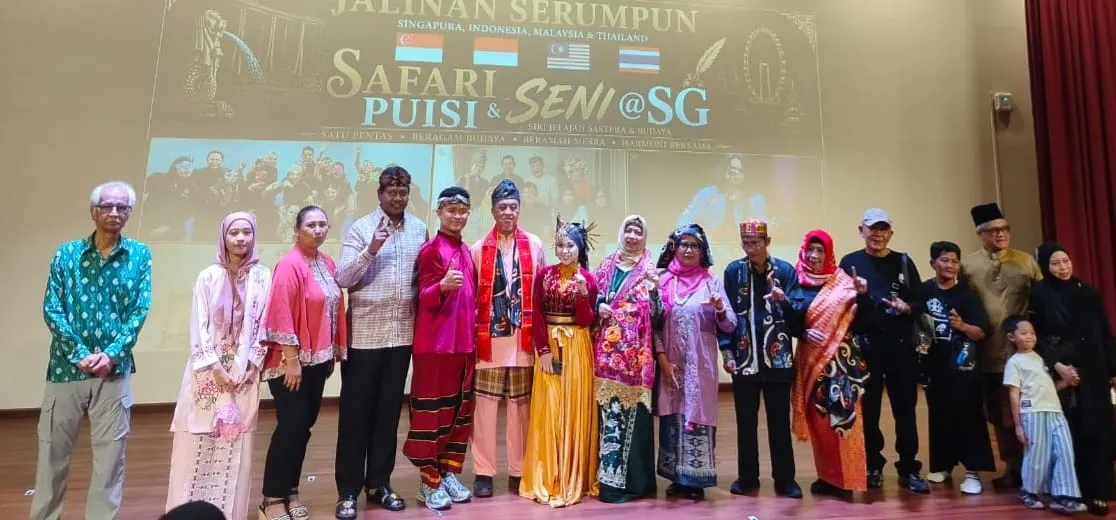 Safari Puisi Empat Negara yang digagas bersama SatuPena Sumatera Barat, Sumbar Talenta, ASTRIA, dan Ombak Production House Singapura.