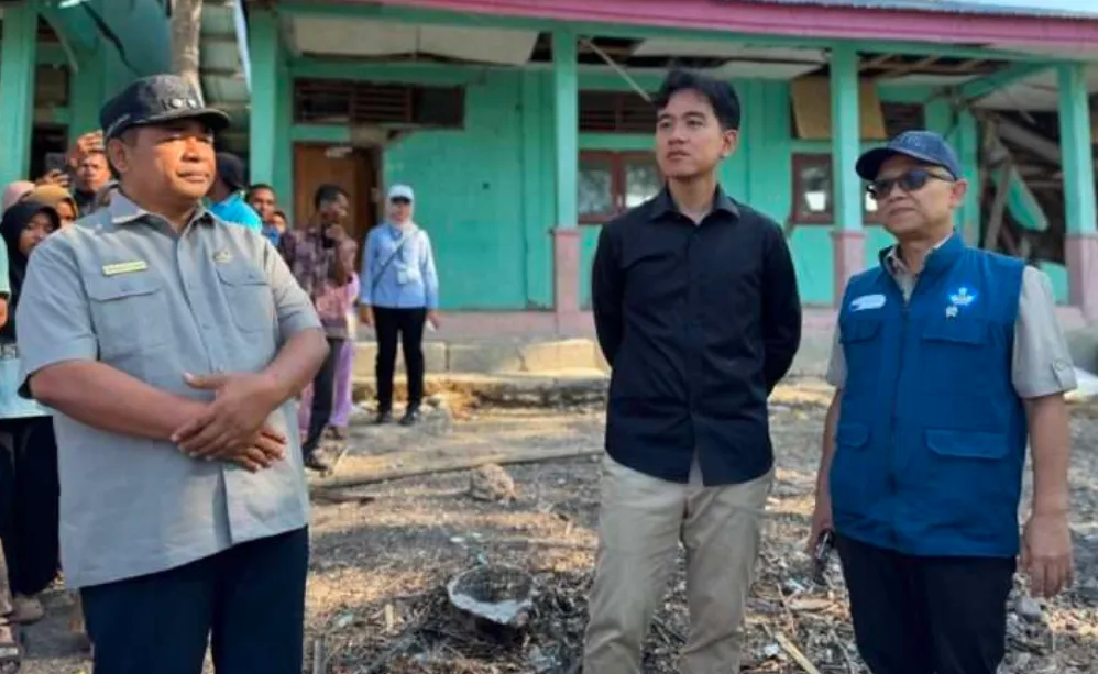Wakil Presiden (Wapres) Gibran Rakabuming meninjau kondisi SMAN 2 Sambi Rampas, Kabupaten Manggarai Timur.