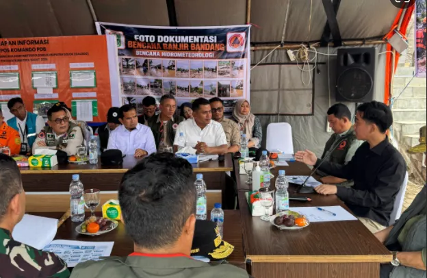 Wapres Gibran memberikan pengarahan kepada unsur Forum Koordinasi Pimpinan Daerah (Forkopimda).