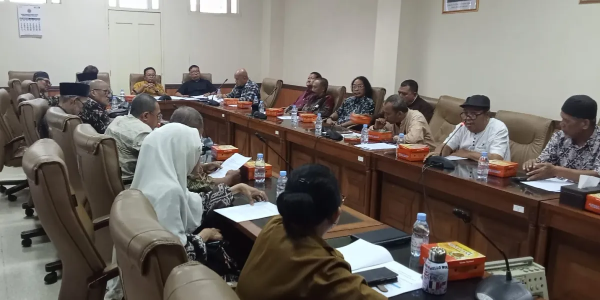 Audiensi Serikat Warga Yogyakarta dengan DPRD DIY dan Paniradya Kaistimewan di Kantor DPRD DIY, Jalan Malioboro, Yogyakarta, Senin, 14 September 2026.