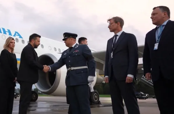Presiden Zelensky tiba di Oslo.
