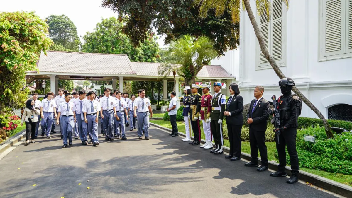 Sebanyak 245 pelajar SMA Negeri 37 Jakarta mengikuti program “Istana untuk Anak Sekolah”.