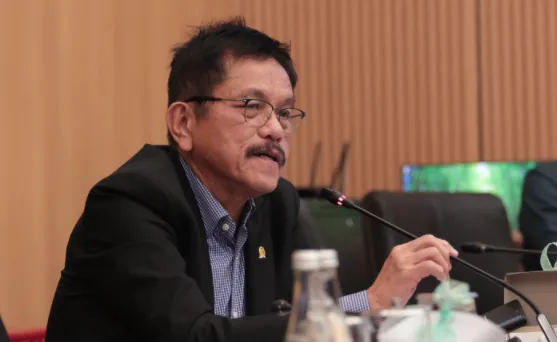 Anggota Komisi XII DPR RI Fraksi Partai Gerindra Ramson, dalam Rapat Dengar Pendapat di Gedung Nusantara I, Kompleks Parlemen, Senayan, Jakarta, Selasa (15/9/2026).