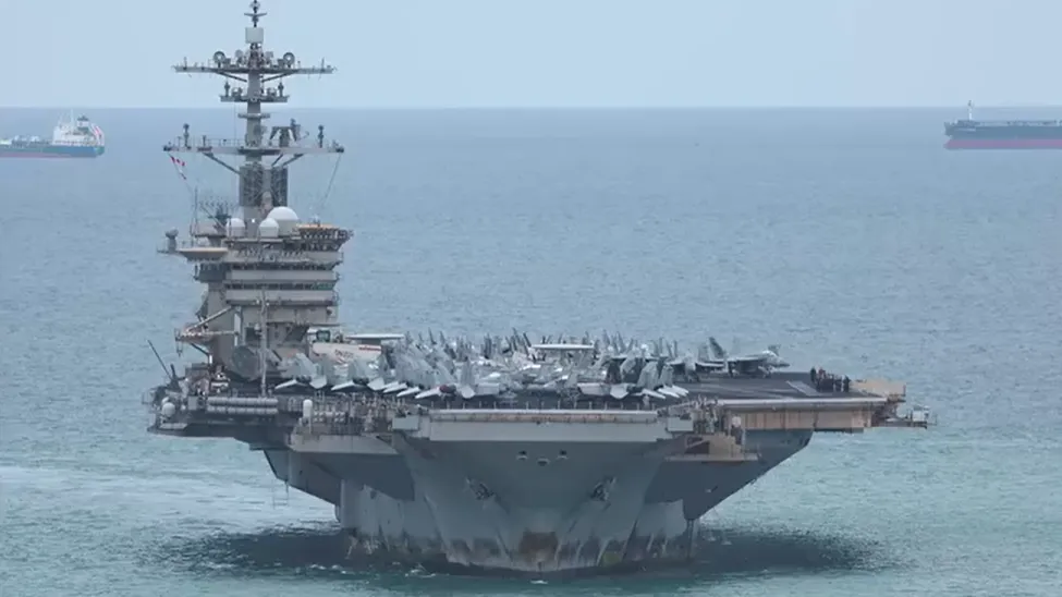 Kapal induk USS Abraham Lincoln berlabuh di Thailand.