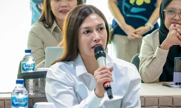 Anggota Komisi VII DPR RI Maria Lestari saat mengunjungi pabrik Kopi Kapal Api, Semarang, Jumat lalu.