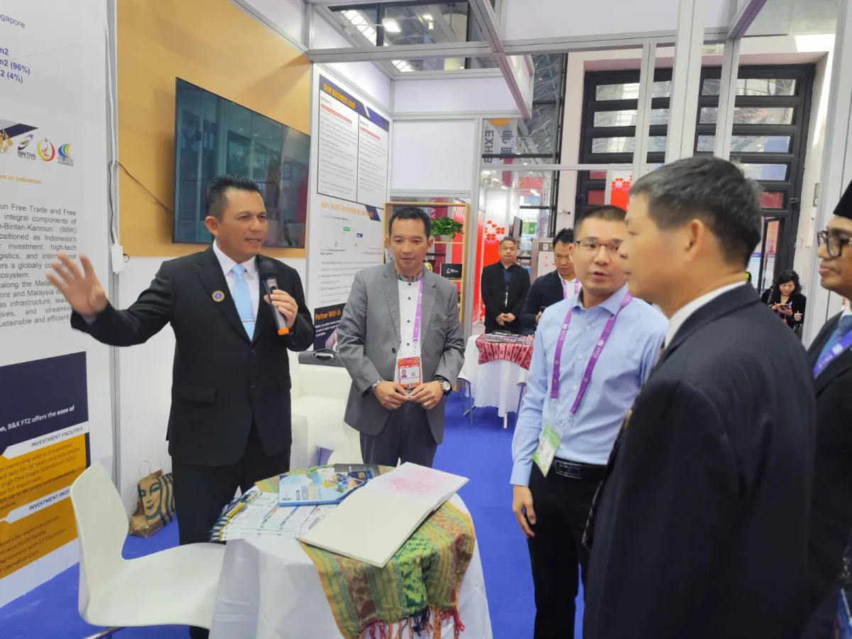 Gubernur Kepri Gubernur Kepulauan Riau, Ansar Ahmad,  menjelaskan soal FTZ Bintan-Karimun ke Wakil Ketua Konferensi Konsultatif Politik Rakyat Daerah Otonomi Guangxi Zhuang, Wu Jiashi, dan Deputi Direktur Sekretariat China ASEAN Expo Tang Hongping