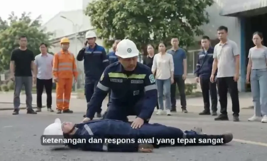 Peragaan Implementasi Program Keselamatan dan Kesehatan Kerja atau K3.