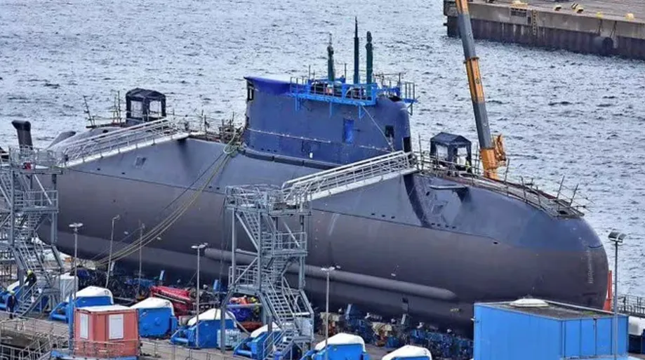 INS Drakon, kapal selam seberat lebih dari dua ribu ton yang dibangun oleh pembuat kapal Jerman, TKMS.