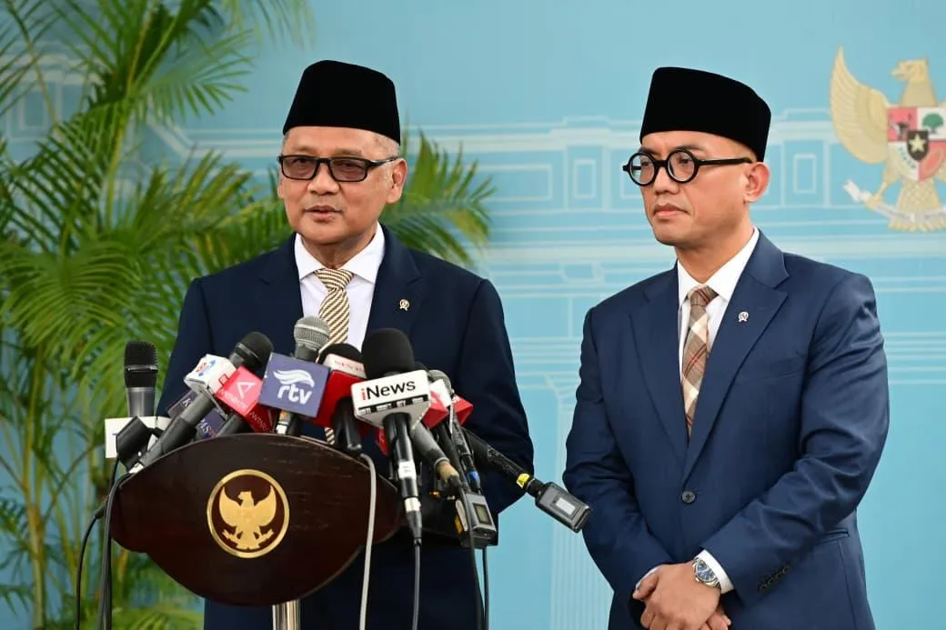 Menteri Haji dan Umrah Mochamad Irfan Yusuf serta Wakil Menteri Haji dan Umrah Dahnil Anzar Simanjuntak usai diterima Presiden.