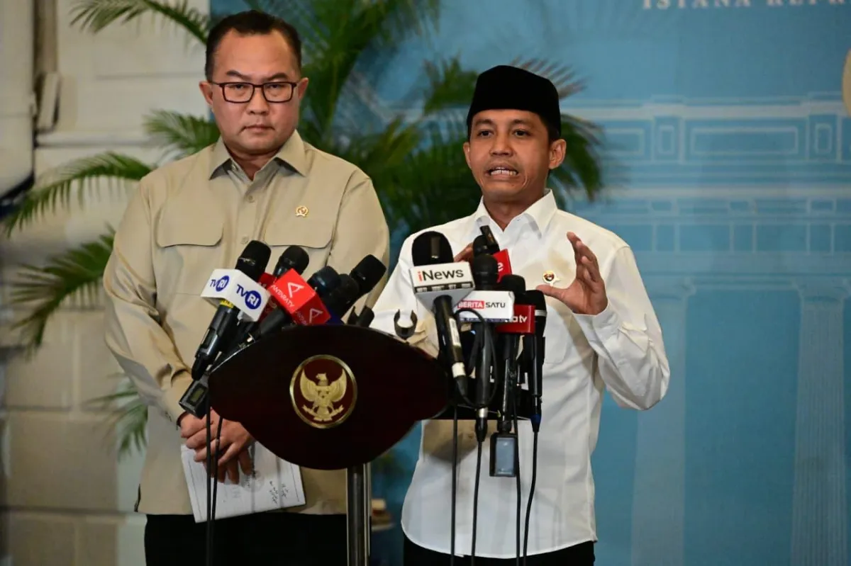Menteri Kehutanan (Menhut) Raja Juli Antoni memberi keterangan pada media.