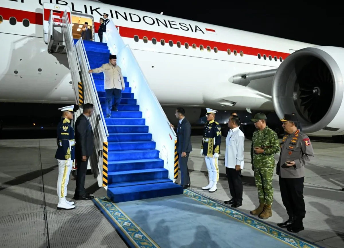 Presiden Prabowo mendarat di Jakarta.