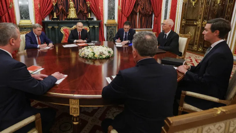 Presiden Rusia Vladimir Putin bertemu dengan utusan khusus AS Steve Witkoff dan menantu Trump, Jared Kushner, di Moskow pada hari Sabtu.