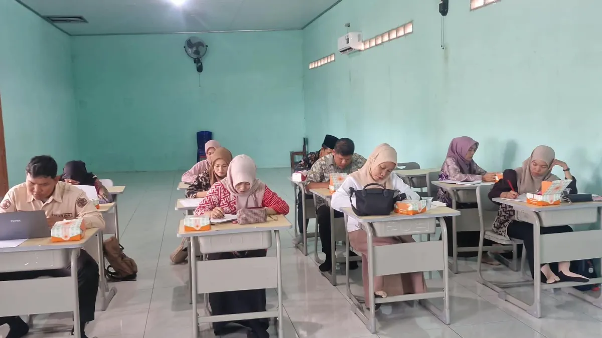 Kegiatan pelatihan keterampilan membaca kritis dan menulis kreatif yang digelar di SMP NU Toboali.