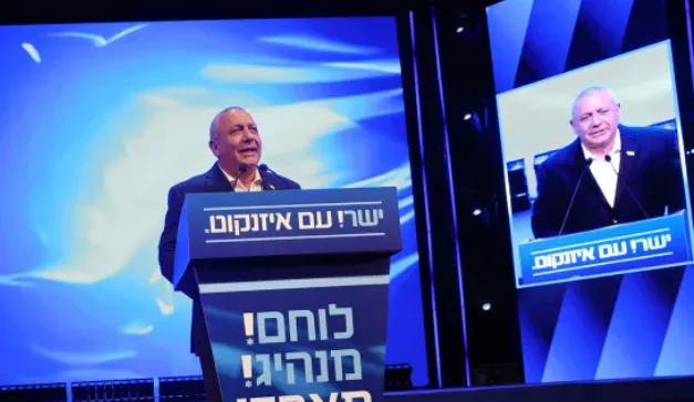Gadi Eisenkot, mantan kepala militer Israel dan pemimpin partai sentris Yashar, telah muncul sebagai lawan utama Netanyahu.