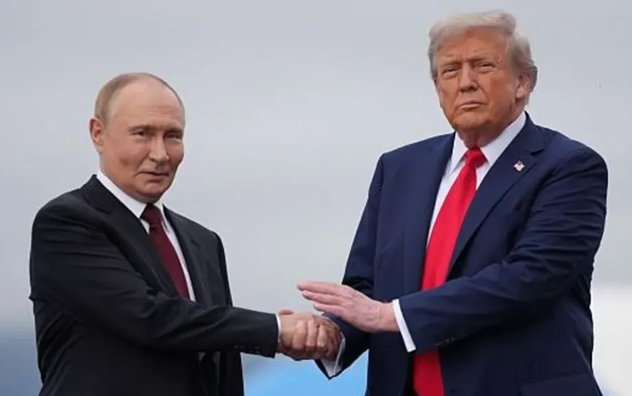 Trump mengumumkan kesepakatan baru untuk diesel dengan Presiden Rusia Putin pada hari Jumat.